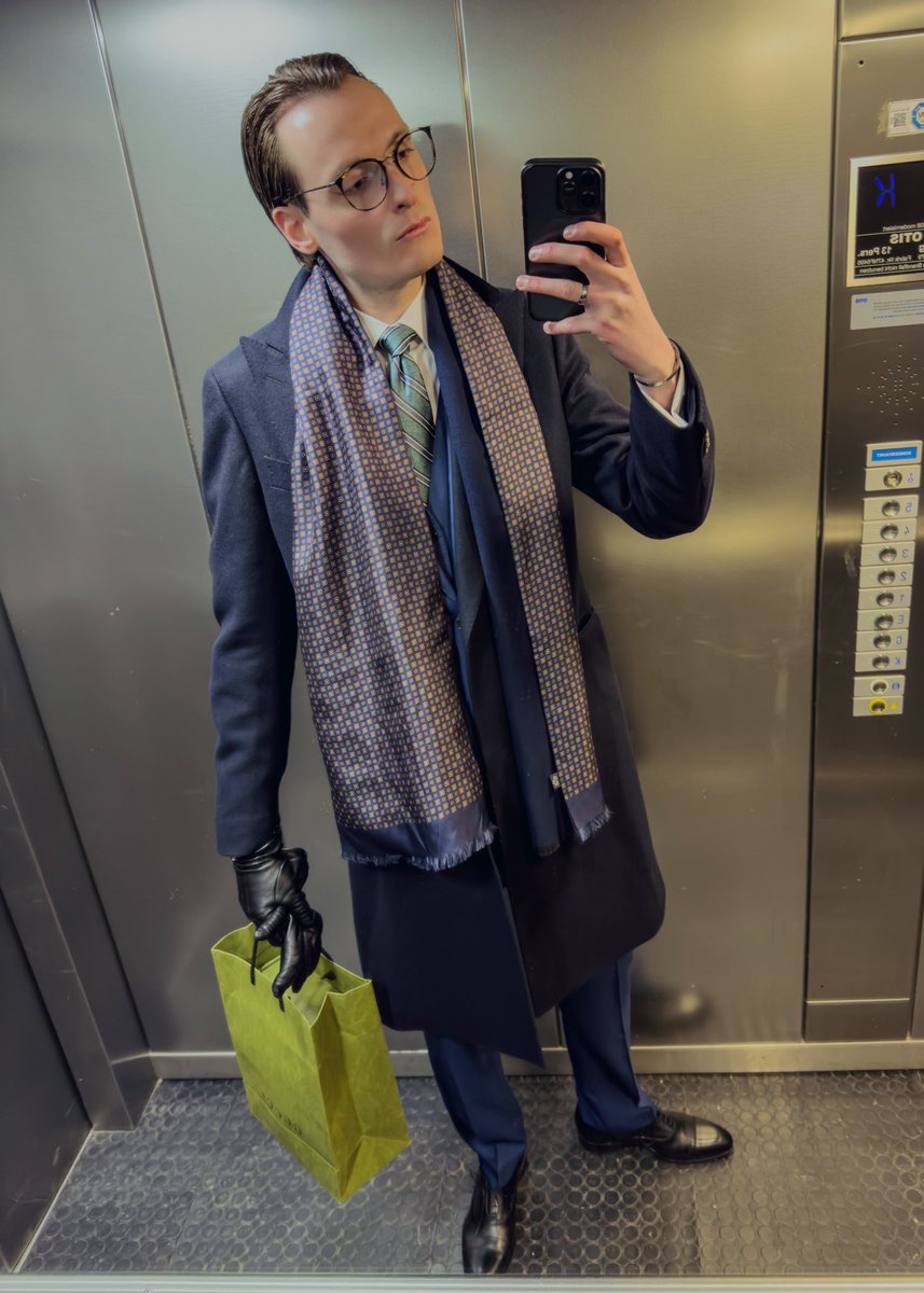 ⚜️ Suited Master ⚜️ tweet media