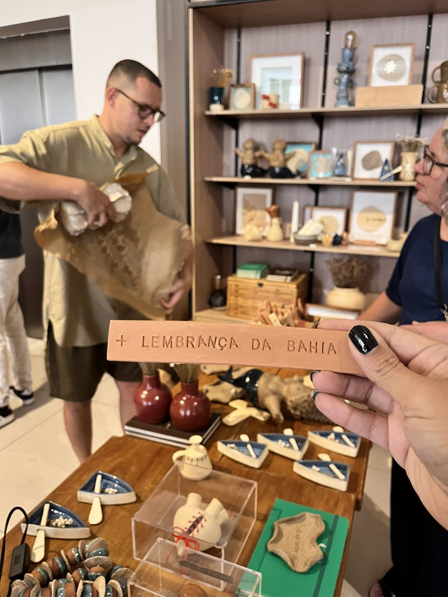 melhoresalvador's tweet image. Queria ser rica, uma grande mecenas, para poder comprar o trabalho e apoiar tantos artistas 😪