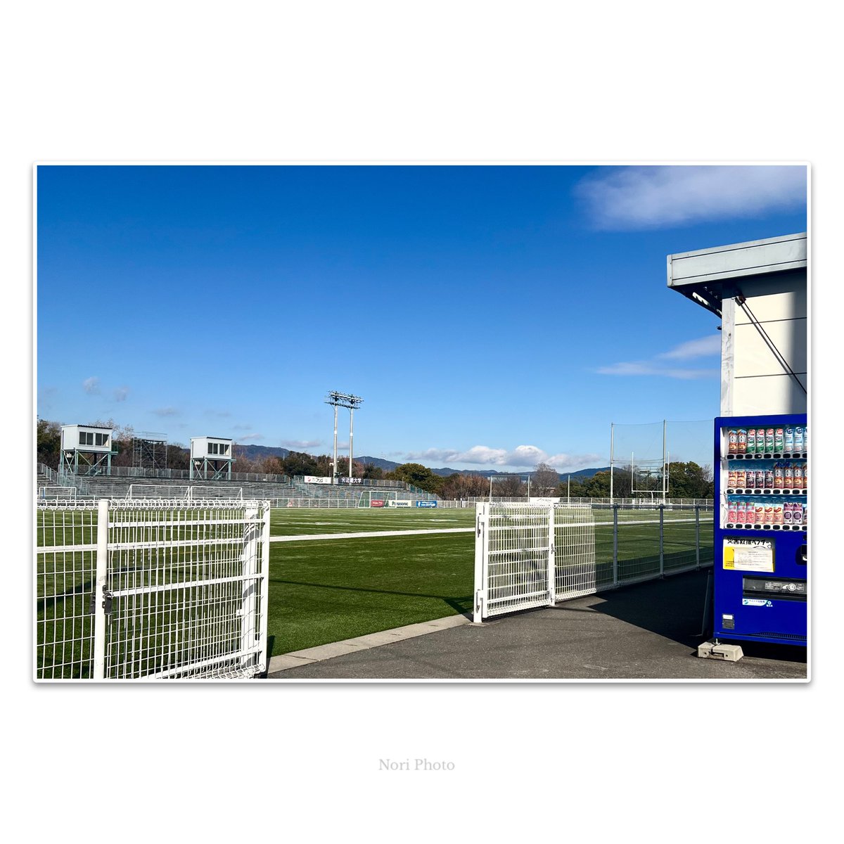 本日のフラッシュフィールド。寒いと言うメディアを鵜呑みにしたら暑すぎる！
陽光はもう初春。
#アメフト #MKフラッシュフィールド 
2026年1月23日