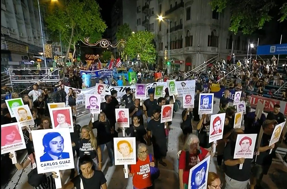 CarnavalU17's tweet image. La Margarita 🌼 y una ovación de pie de toda 18 de julio.