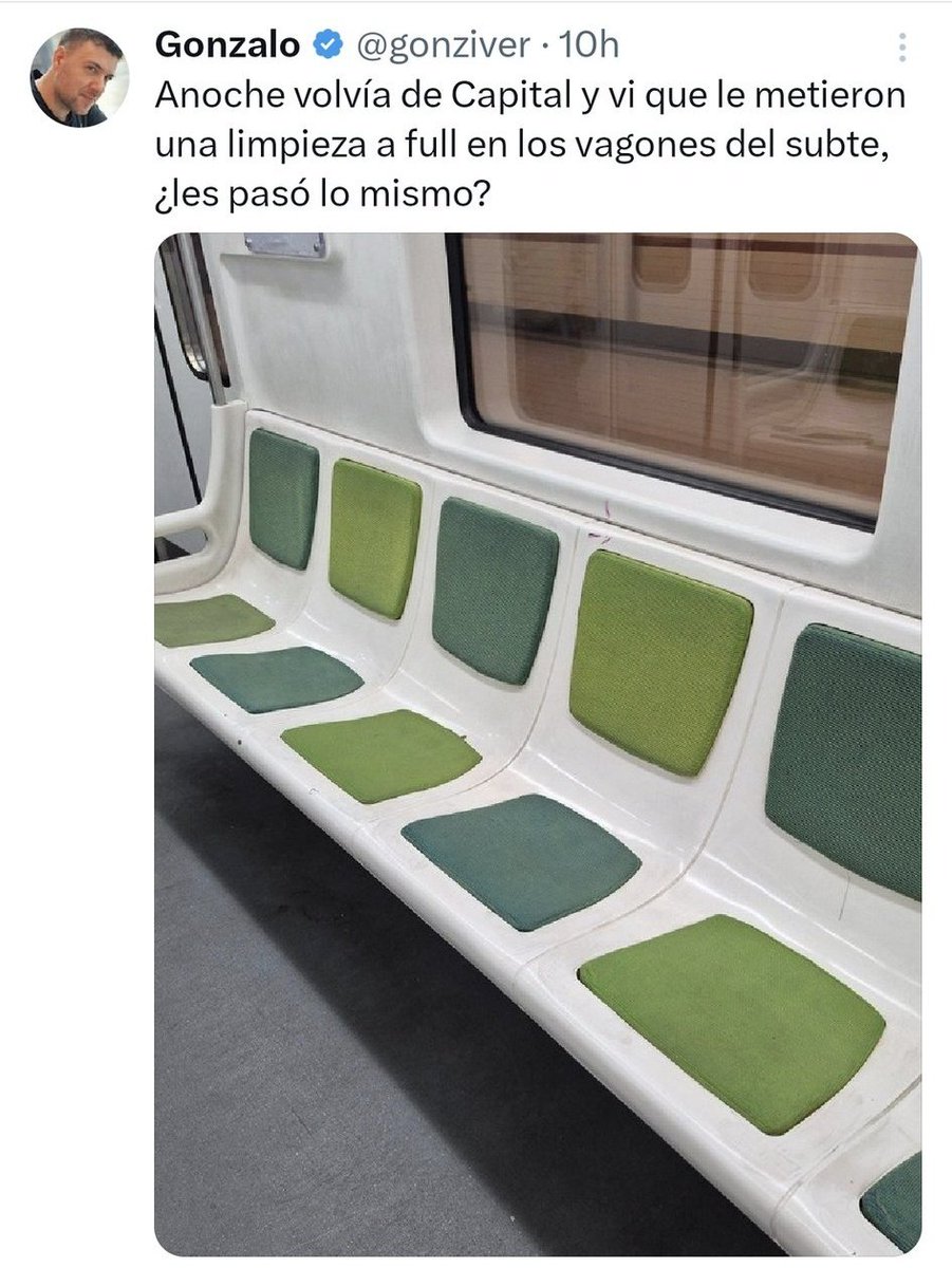 AmbaTransporte's tweet photo. Hoy aparecieron varios posts de cuentas conocidas hablando sobre la "limpieza" de los subtes. El GCBA esta pagando posteos🤔 o es esto cierto?🧽🫧 
Me parece que la realidad es otra y los usuarios diarios lo saben, la falta de limpieza en los subtes es cada dia peor.
Que opinas? https://t.co/GhIZGD77eD