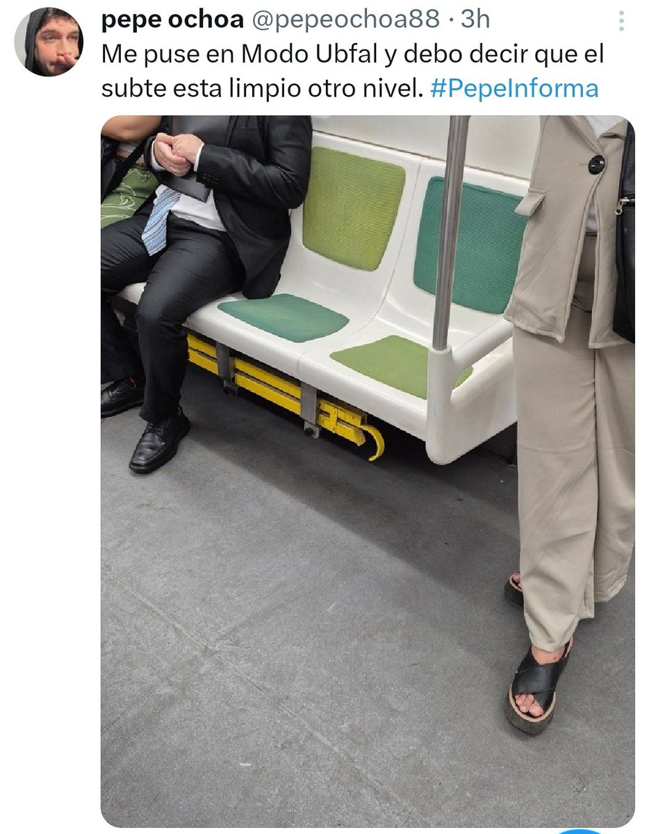 AmbaTransporte's tweet photo. Hoy aparecieron varios posts de cuentas conocidas hablando sobre la "limpieza" de los subtes. El GCBA esta pagando posteos🤔 o es esto cierto?🧽🫧 
Me parece que la realidad es otra y los usuarios diarios lo saben, la falta de limpieza en los subtes es cada dia peor.
Que opinas? https://t.co/GhIZGD77eD