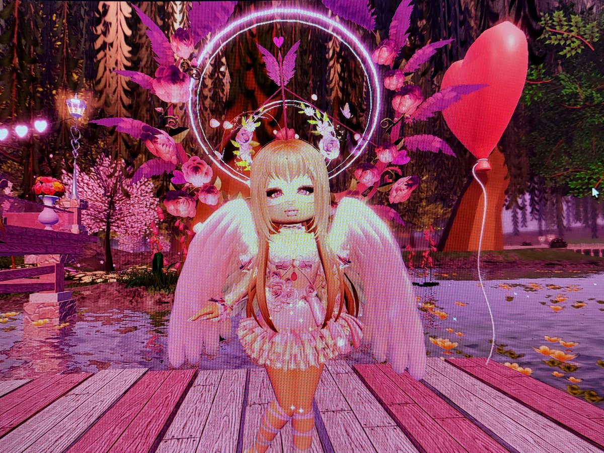 yourdem3se's tweet photo. Hi! I was thinking if I should start and be a royale high cc or not 
And my name would be RoyaleDivine or something different and wanted to know what yall would think:) https://t.co/f010D8VN2J