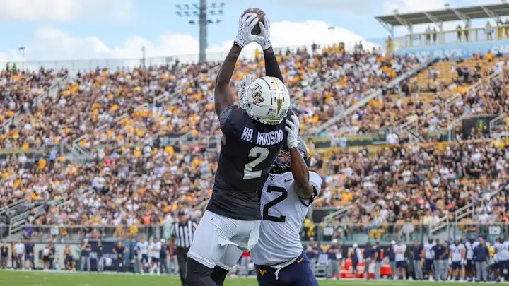 Daniel_Dakin's tweet photo. Blessed to receive an offer from the University of Central Florida 🖤💛
Truly grateful for the opportunity and thankful to God.
#GoKnights #Blessed #UCFFootball #AGTG 

@AllenTrieu @BrandonW1n @Rivals @247Sports @PrepRedzoneIL @Evan_Flood https://t.co/98fd51Pf8z