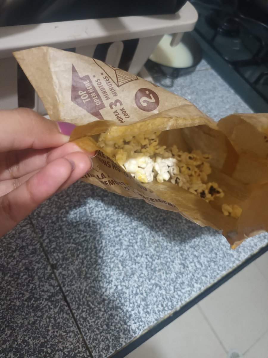 AngieCicua's tweet photo. Voy a comer maizpira para desestresarme

El hpta paquete saliendome con 5 pepas de maiz: jsjsjsakJ https://t.co/ur8zDf6yDv