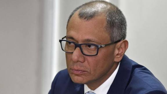 #Urgente Gustavo Petro exigió la liberación de Jorge Glas a cambio de vender energía a Ecuador.

Caracol Radio, indagó con fuentes, y conoció la que sería la verdadera razón detrás de la imposición de aranceles de Ecuador a Colombia:  La decisión del presidente Daniel Noboa de