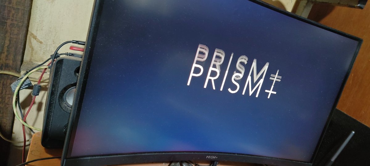 I was about to stream the new arknights game then the monitor just died, it keeps glitching like this.