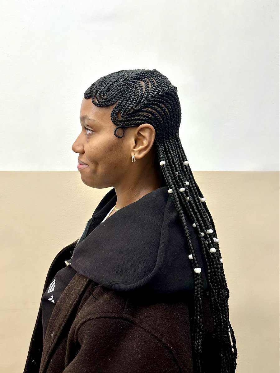 HelenaKoudou's tweet image. Hair artist here 🙋🏾‍♀️

@slayedinbraids ✨