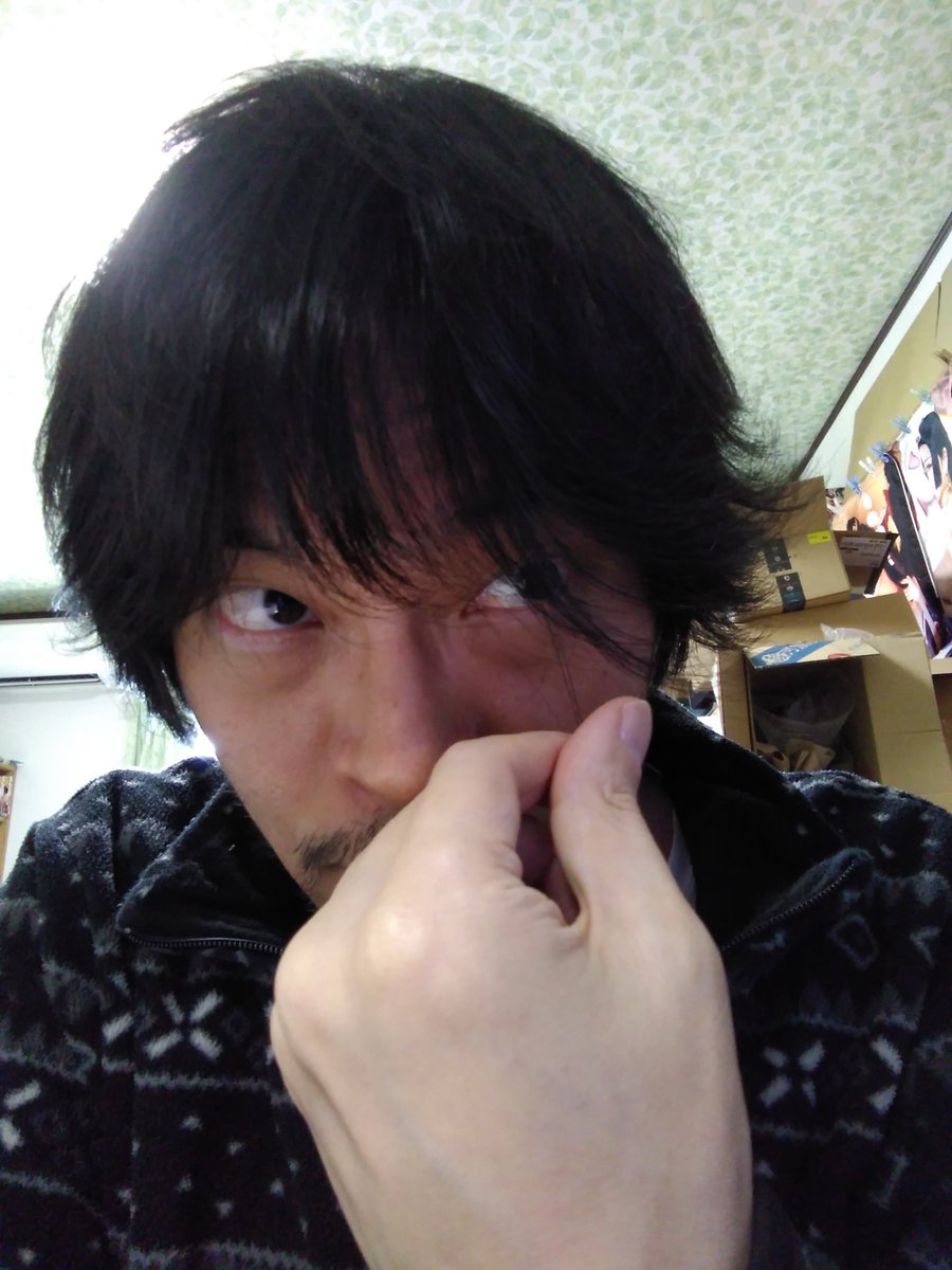 最近伸ばしてないなー※ただの無精※
丸坊主から伸ばしたら、1年でこんな感じになります 