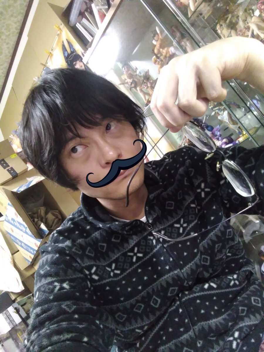 最近伸ばしてないなー※ただの無精※
丸坊主から伸ばしたら、1年でこんな感じになります 