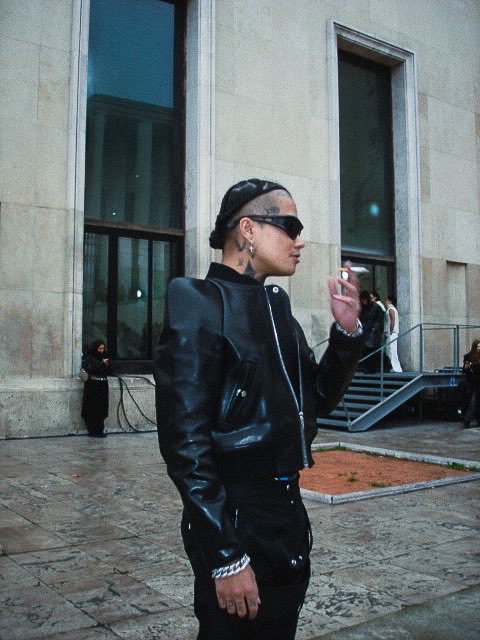 vingo_breath's tweet photo. ▬ ▬▬▬▬▬▬▬▬▬▬▬▬ ▬

Rick Owens 
2026-2027 AW season

▬ ▬▬▬▬▬▬▬▬▬▬▬▬ ▬

VingoがParis Fashion Weekにて行われた
Rick Owens(リック オウエンス)のショーに参加。
現地でのオフショットを公開🇫🇷 https://t.co/iT15APaM86