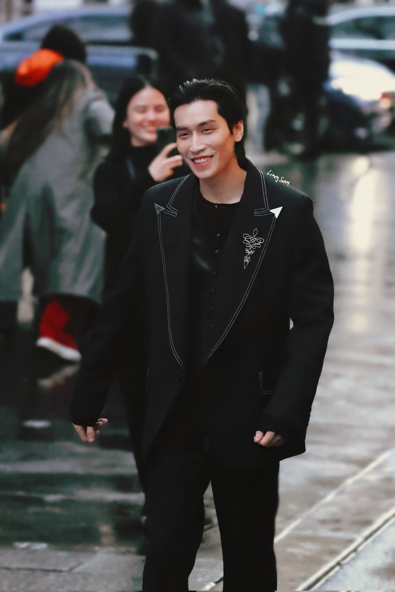 LLiangsssy's tweet photo. To me, your smile is the softest treasure in my deep heart that I want to hold dear.🌹

BIBLE SHINING AT AMIRI SHOW
#AMIRIAW26XBIBLE
#AMIRIAW26 
#BibleWichapas https://t.co/kxCfguGlsh