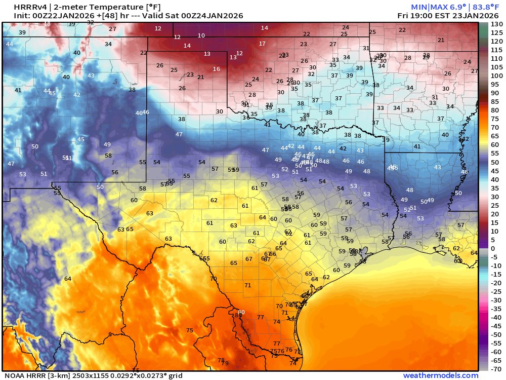 chasetxwx's tweet image. Want a more crazy comparison? Tonight’s 00z HRRR (left) vs yesterday’s 00z HRRR (right). 24 hours apart valid at the same time (6PM Friday). #txwx