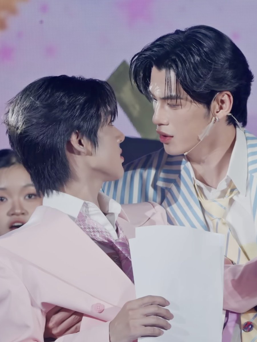 northtotox's tweet image. north’s eyes on otto’s lips..? cause what if he actually risked it all and leaned in..

#นอร์ทอ๊อตโต้ #northotto 
꒰ #jaonorth, #ottoottoo ꒱