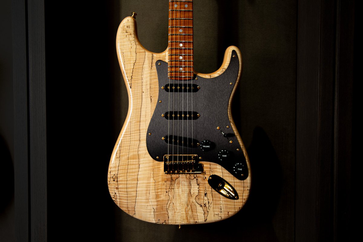 Fender_Official's tweet image. #FenderCustomShop:Dennis Galuszka Masterbuilt Tochinoki Stratocaster

シニア・マスタービルダーのデニス・ガルスカが製作した
日本国産の貴重なトチノキをボディトップに贅沢に使用したマスターピース。

日本の木材文化とアメリカの楽器製作技術が融合した特別な一本。

fendercustomshop.co.jp/jp-ja/products…