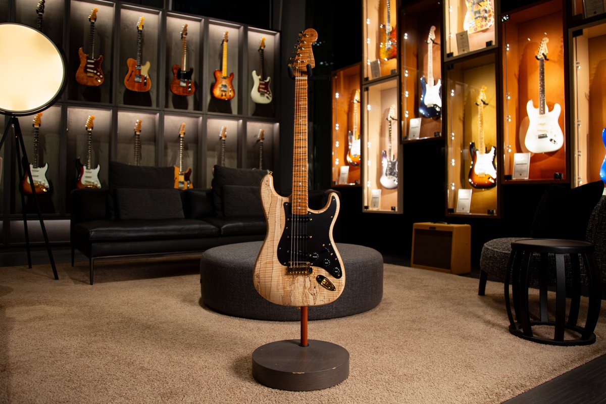 Fender_Official's tweet image. #FenderCustomShop:Dennis Galuszka Masterbuilt Tochinoki Stratocaster

シニア・マスタービルダーのデニス・ガルスカが製作した
日本国産の貴重なトチノキをボディトップに贅沢に使用したマスターピース。

日本の木材文化とアメリカの楽器製作技術が融合した特別な一本。

fendercustomshop.co.jp/jp-ja/products…