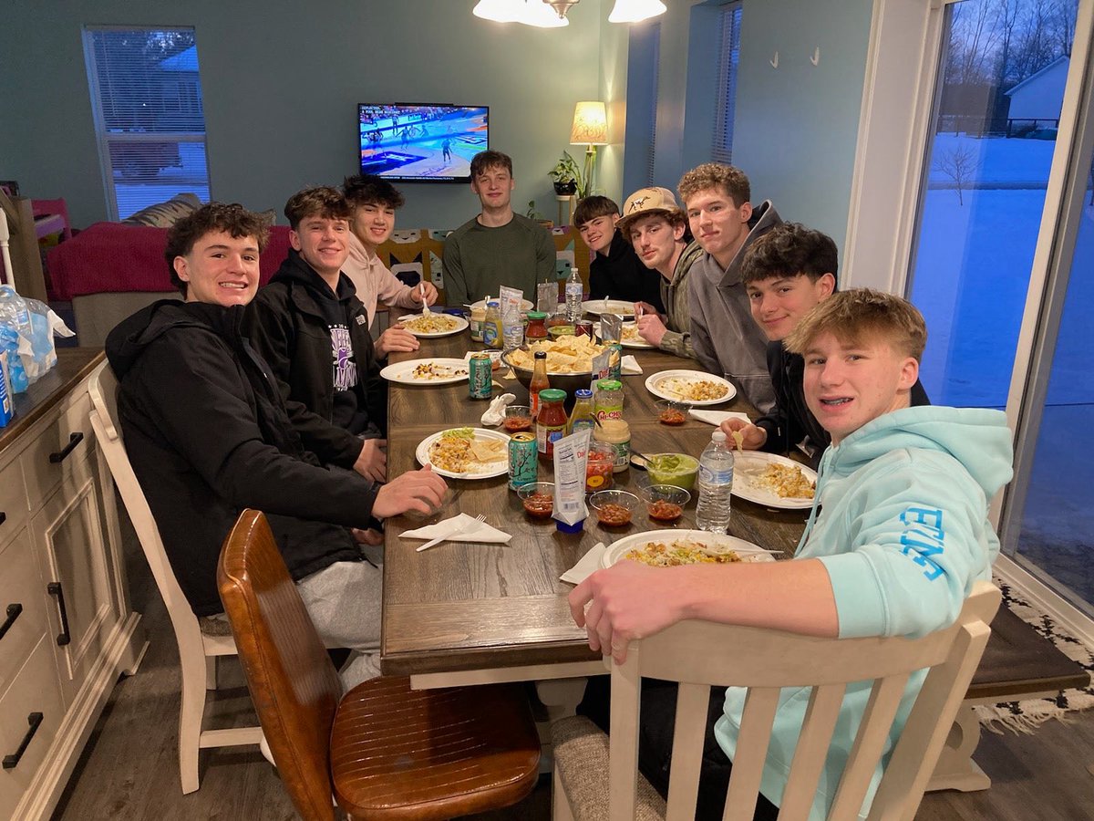 Thank you Fedor Family for taking care of our guys and feeding them tonight!! We appreciate you!! Hope to see everyone out to support us at Clearview tomorrow🏀