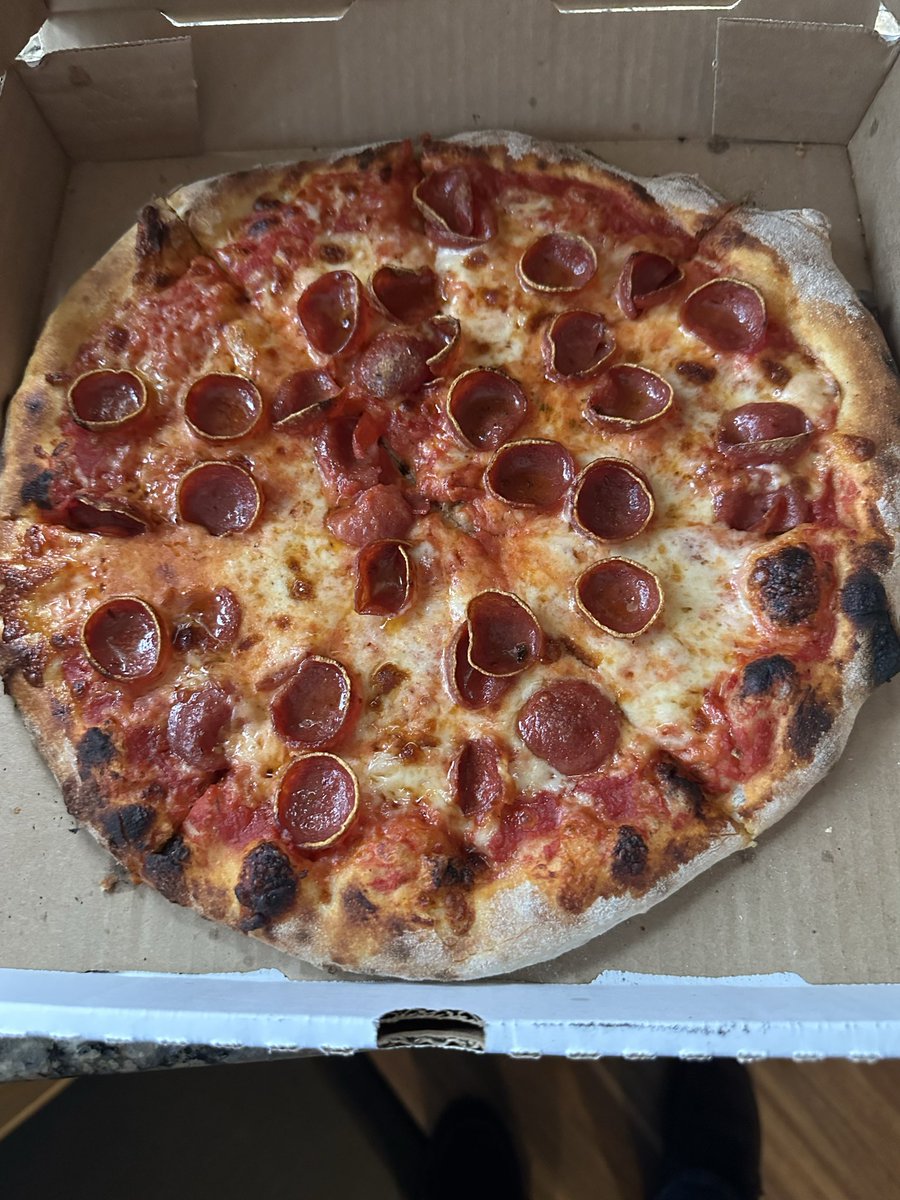 Eastside 🎶🎤🔥🍺🎸🍕🍕🍕🍕