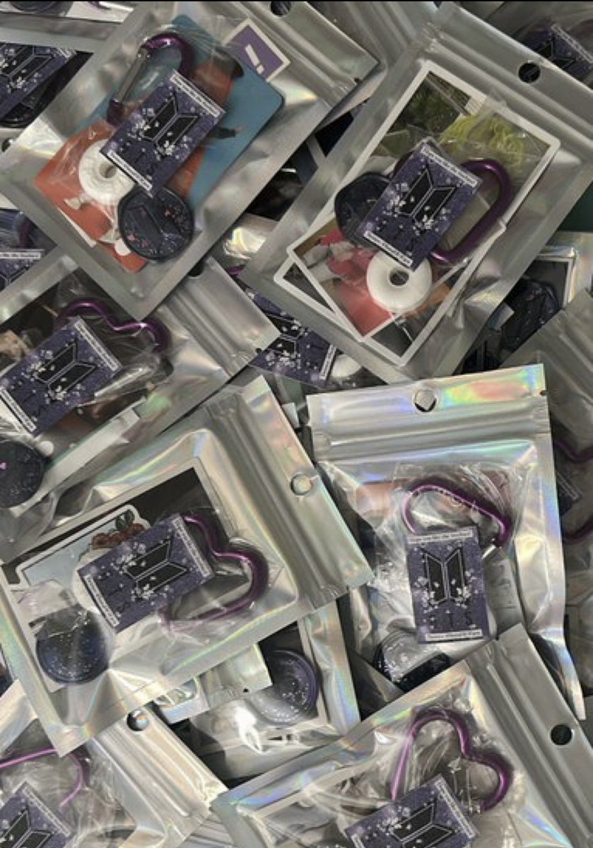 boraHOEjen's tweet photo. I can’t wait to make freebies for the @BTS_twt concerts again!!!!!!! New Jersey, Stanford, Las Vegas and Los Angeles, here we come!! AAAAAAAAHHHHHHH!!!!!!! https://t.co/DfxCkOxT9K