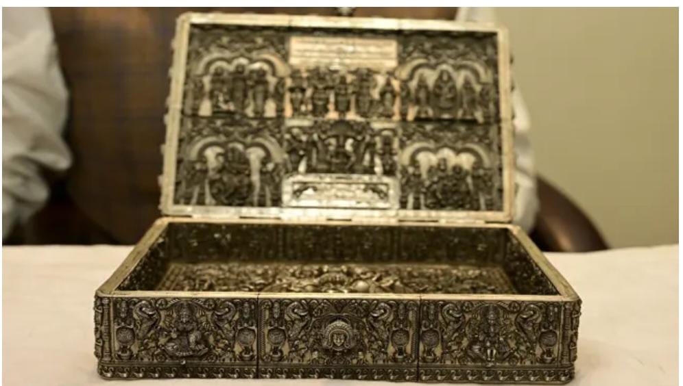 etvandhraprades's tweet image. #Silver
#weddingcard
#invitation
#Rajasthan 
#etvapbreaking