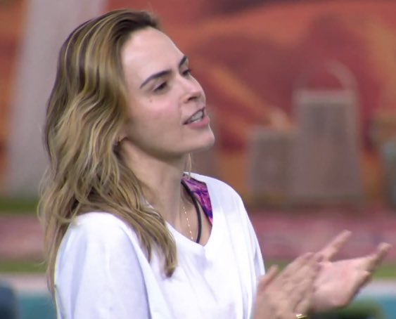 MundinhoCapeta's tweet image. Mais cedo, Ana Paula disse que iria levar o BABU para o vip pra COZINHAR pra ela.
 
Mais tarde, Ana Paula ficou sem o líder, sem o Babu e na xepa

KKKKKKKKKKKKKKKKKKKKKKKKKKKKKKKKKKKKK