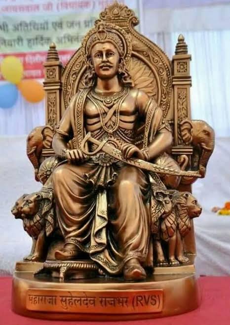 महाराजा सुहेलदेव राजभर जी केवल एक योद्धा नहीं, बल्कि भारत की अस्मिता और स्वाभिमान के रक्षक थे।
विदेशी आक्रांताओं के विरुद्ध उनका शौर्य आने वाली पीढ़ियों को प्रेरणा देता रहेगा।
राष्टवीर हिन्दू रक्षक #महाराजा_सुहेलदेव_राजभर_जी की जयंती पर उन्हें शत-शत नमन 💐
#KingSuheldevRajbharji