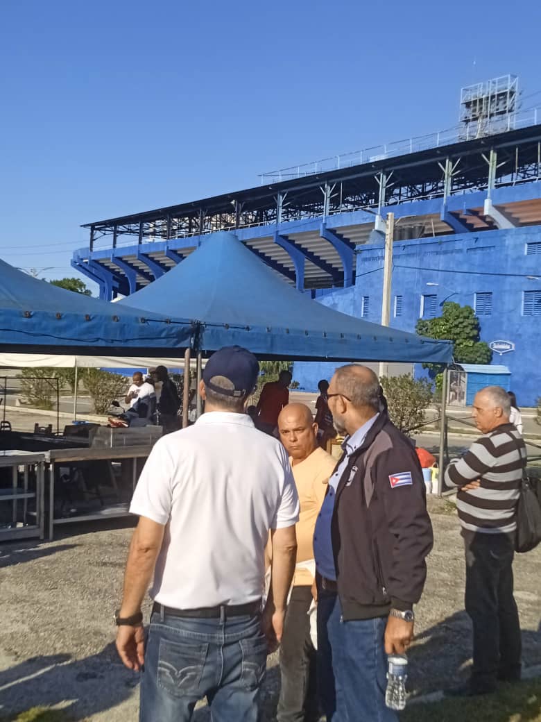 En un ambiente deportivo se prepara #LaHabana para los juegos de play off de la pelota cubana, tendremos un buen espectáculo para nuestro pueblo.
#LaHabanaViveEnMí