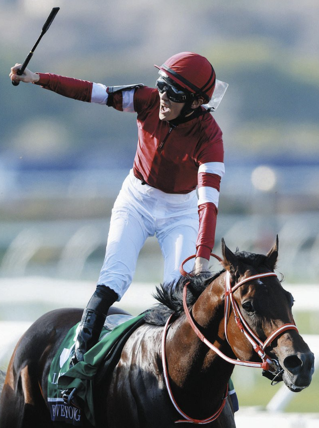 【㊗️エバヤン全米最優秀古馬受賞✨】

ー史上初の日本馬による
　　全米最優秀ダート古牡馬を受賞ー
　　　　　　＋
✨【Moment Of The Year】も受賞✨

〝偉大なり！Forever Young❗️〟

戦績：13戦10勝 [10-0-3-0]
獲得賞金：29億9350万4900円
🇯🇵日本：2億9420万円
（中央）720万円