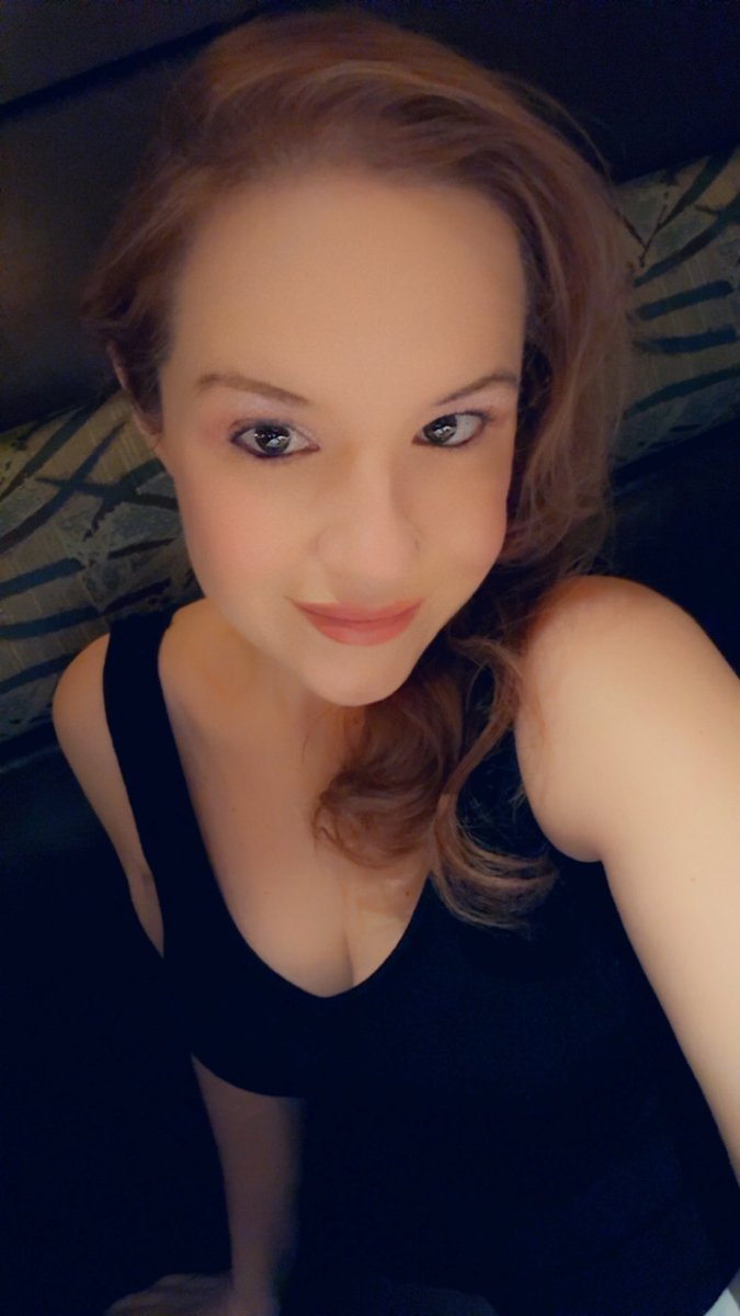 LittleDreamGemi's tweet photo. Having an amazing Dinner Date tonight! 

When are you taking me out for a meal? 🍽️ #DinnerDate https://t.co/hCFQnJXcuo