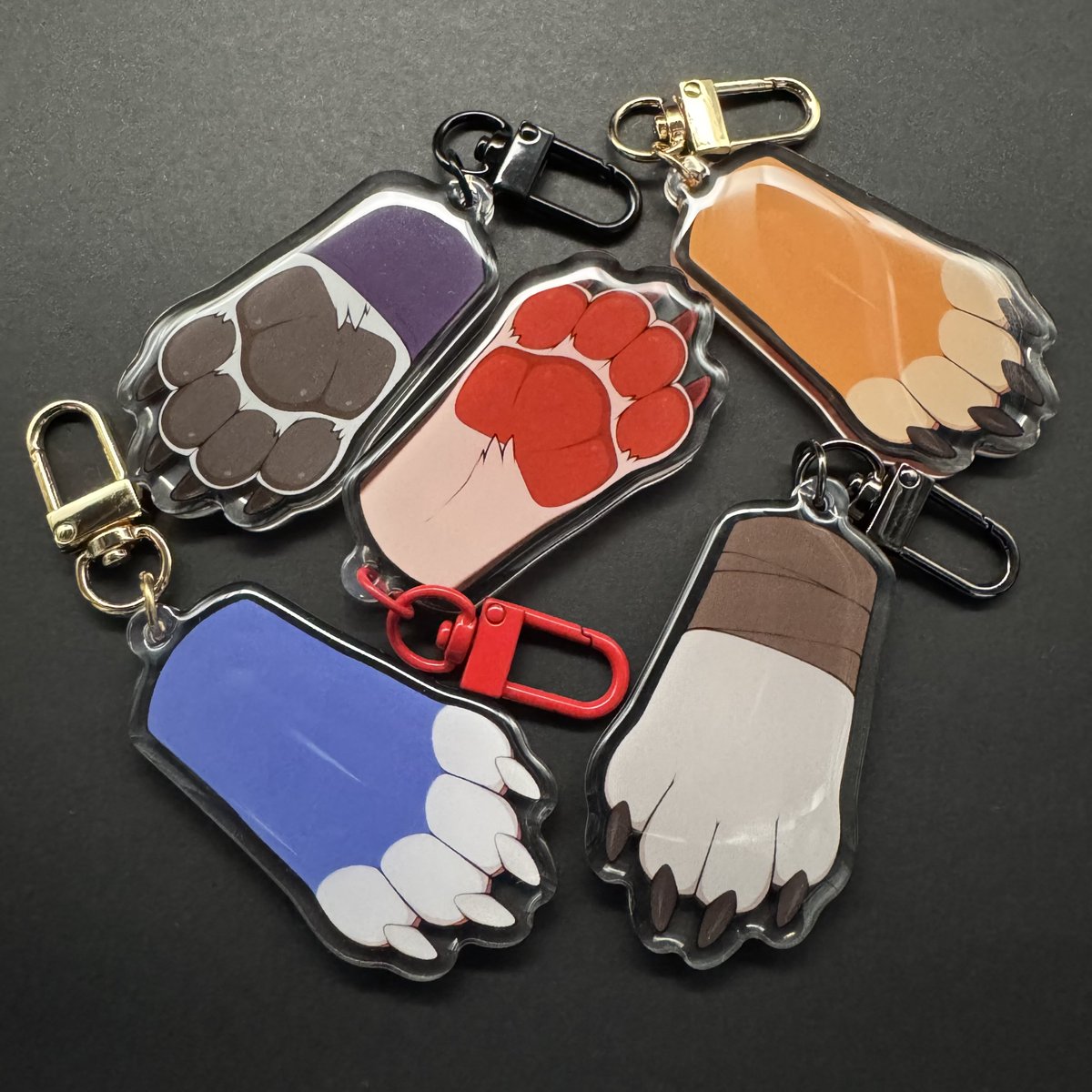 Not a fan of stickers? well, there's paw charms too 🐾 Also