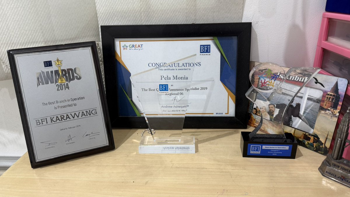 peylamonia's tweet photo. 2012 best scorebranch karawang galuh
2014 best operation karawang
2015 best quality service cikampek
2019 best quality assurance 
Dan tanpa disangka2 
2025 best sector karawang
Bukan dengan mudah handling dr 4 menjadi 7 cabang dengan semua polemik tp akhirnya tim kami berhasil https://t.co/OyDw1TAa2j