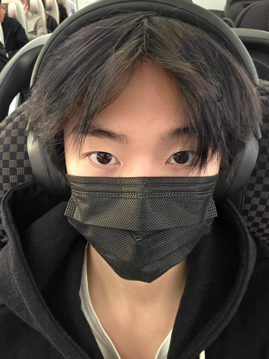 YOONSANHA_offcl's tweet image. [💬]

다녀오겠습니다🛫

#윤산하 #YOONSANHA