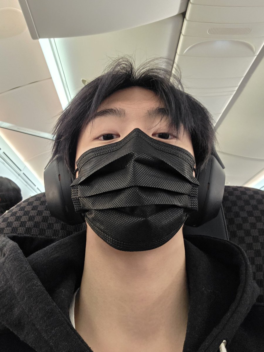 YOONSANHA_offcl's tweet image. [💬]

다녀오겠습니다🛫

#윤산하 #YOONSANHA