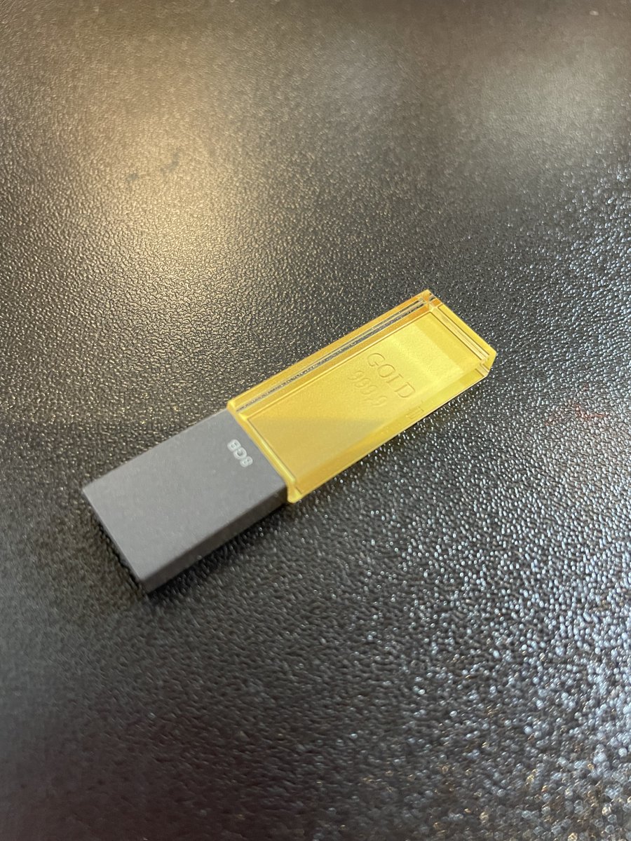 CS55592382's tweet image. 今週もお疲れ様でした🌙

1/24(土)は #ゴールドラッシュの日 🎖️

過去サンプル､#USBメモリ #USB に #金塊 デザインを #UV印刷 したものを再掲します💁

透明感と高級感を併せ持ったデザインになりました!!

#企業公式相互フォロー
#企業公式がお疲れ様を言い合う 
#オーダーメイド #オリジナルグッズ