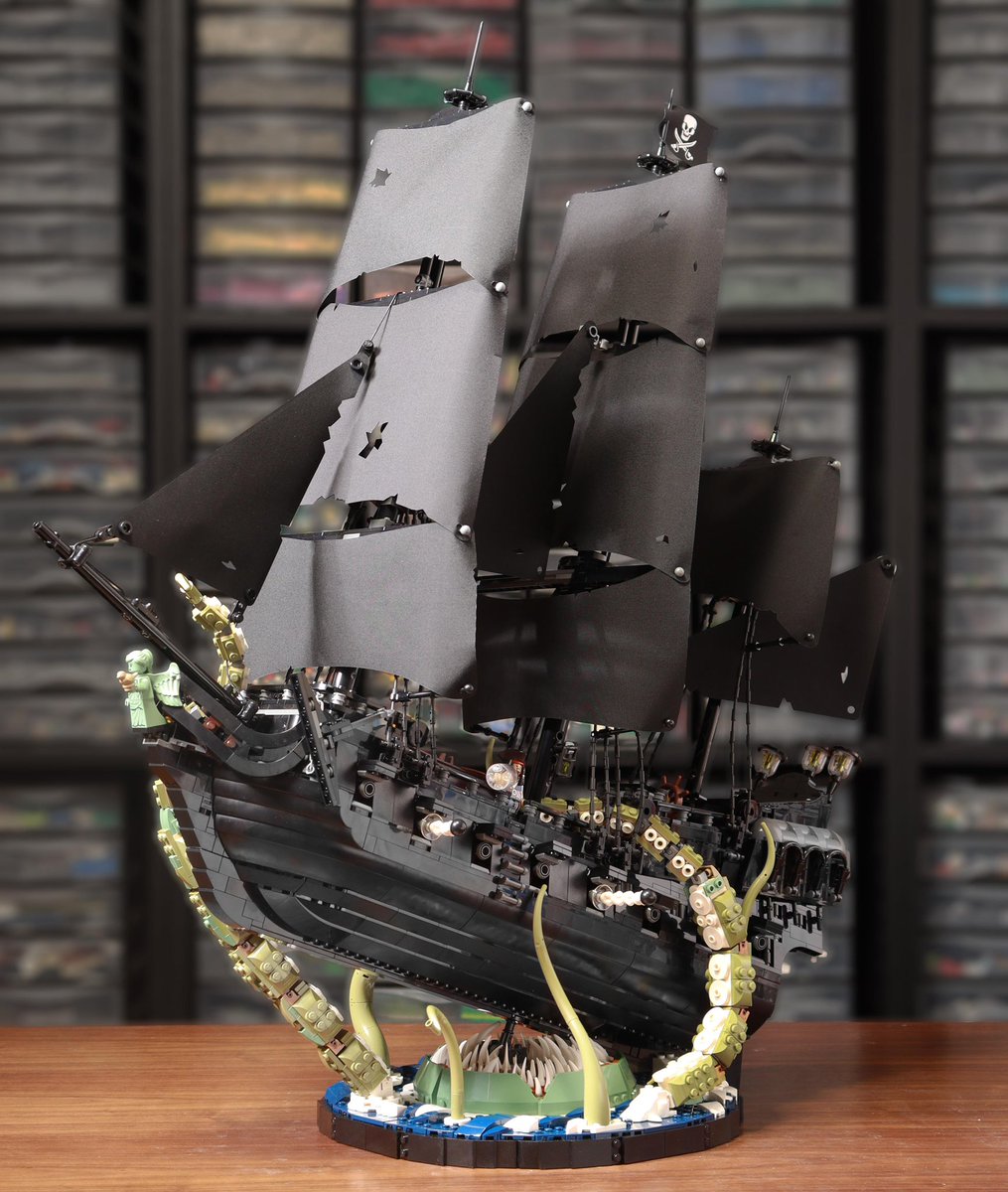 LEGOBrickBros's tweet image. Kraken Base for the Black Pearl! 🏴‍☠️ 

MOC by hachiroku24 (Reddit)

#LEGO