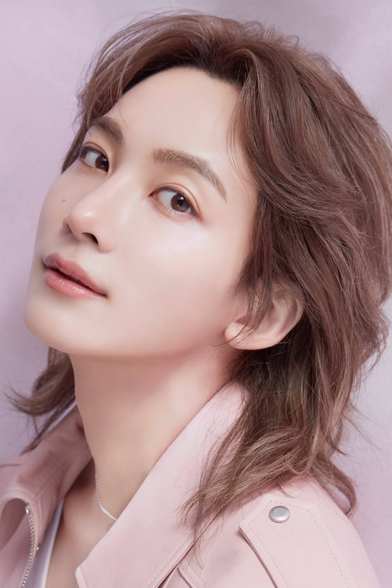 xueishaoo's tweet image. he’s so freaking gorgeous oh my god