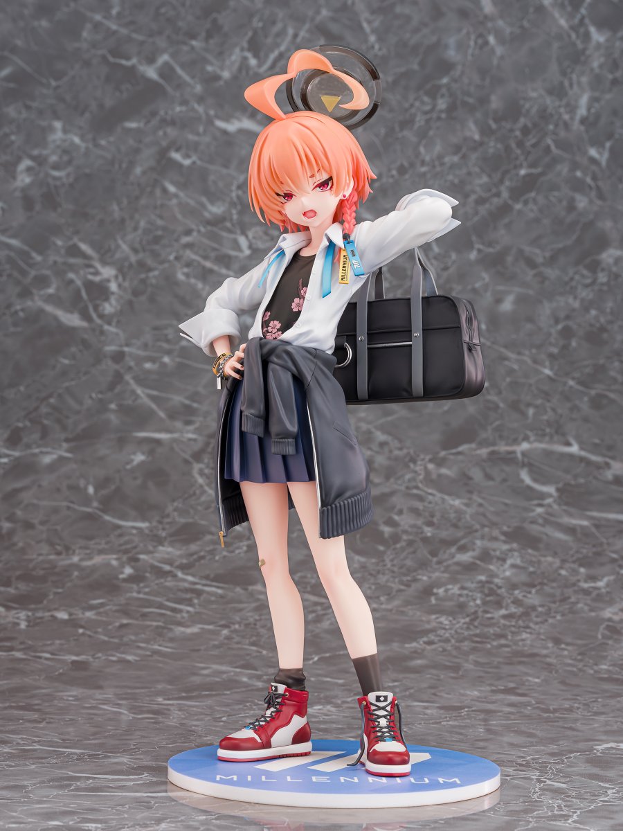 masaki56's tweet image. カバンやスニーカーの制作、頑張りました！
特にスニーカーは靴底まで作り込んでます。見えないけど。