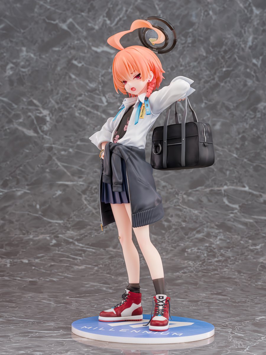 masaki56's tweet image. カバンやスニーカーの制作、頑張りました！
特にスニーカーは靴底まで作り込んでます。見えないけど。