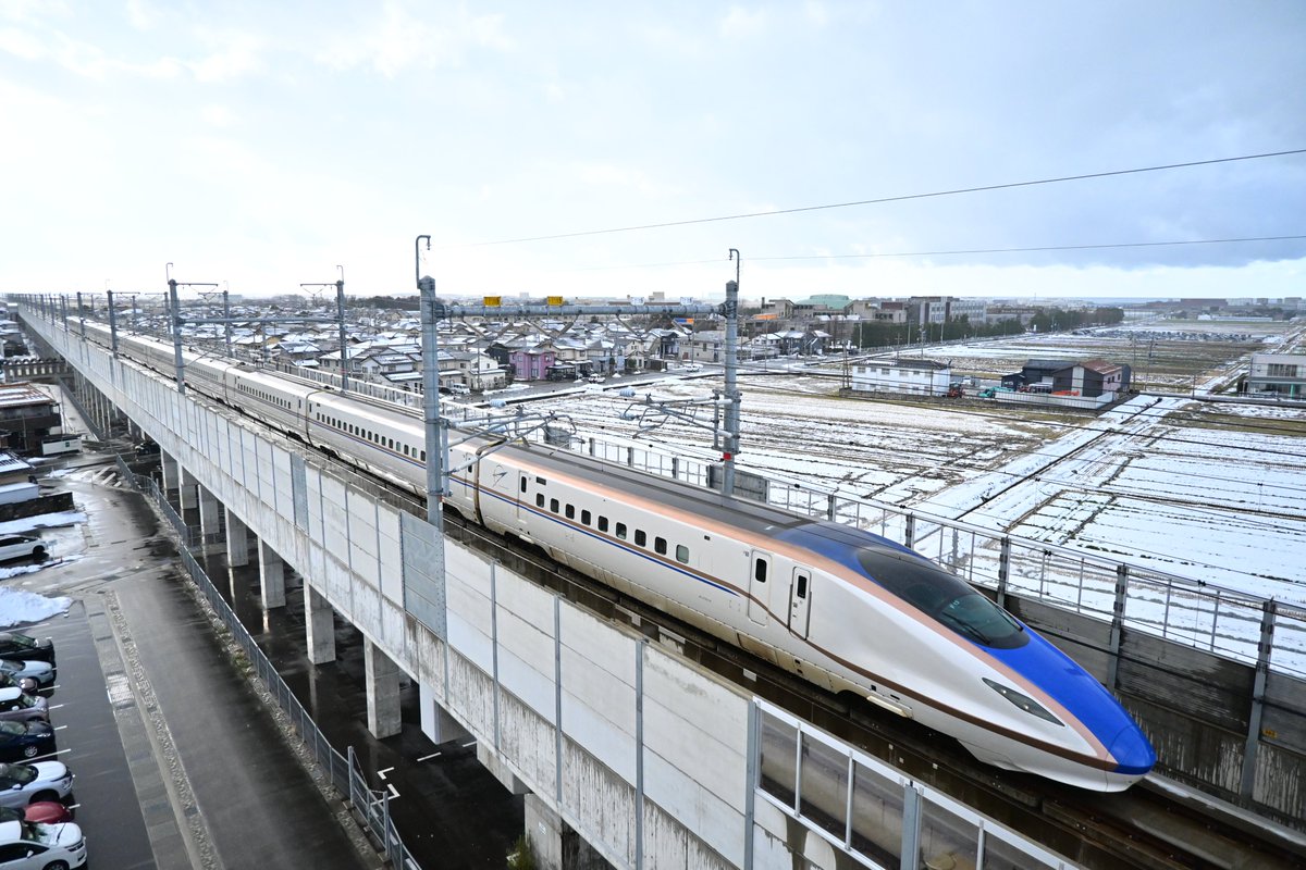 futa023's tweet image. 新幹線の時間が合いそうなので、まずは屋上の展望室・展望台を訪れました。通過時刻が張り出されているのが有難い限りです。効率よく上下3本程撮る事が出来ました。
2026.01.06 トレインパーク白山