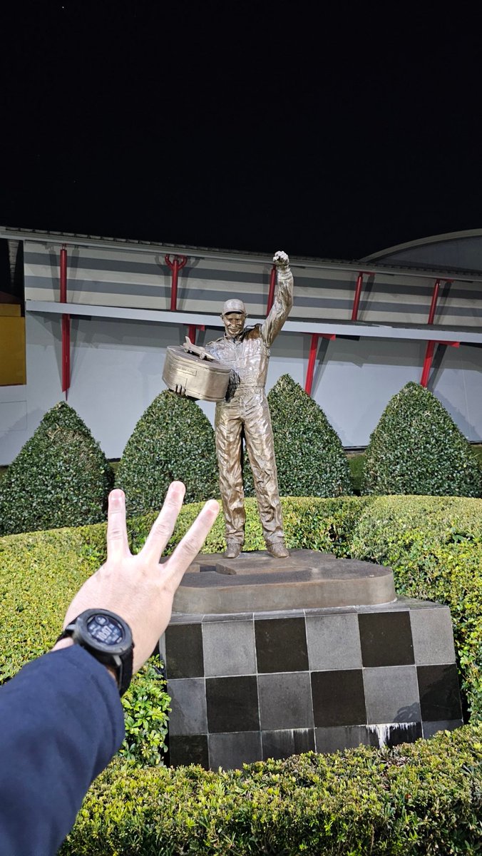 FlyingBrying's tweet image. Do it for Dale