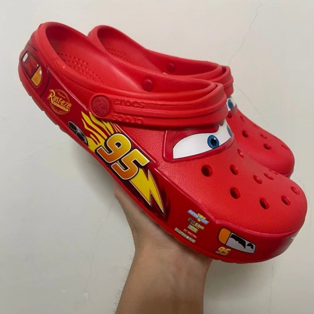 YouShopee's tweet image. Dulu tengok Cars nak jadi Lightning McQueen.
Sekarang dewasa, yang laju cuma masalah hidup.

Crocs Lightning McQueen ni tak buat kau laju,
tapi buat kaki kau tak membenci kau.

👉 s.shopee.com.my/5fiiU9wKRd