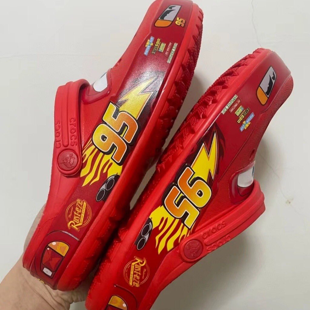 YouShopee's tweet image. Dulu tengok Cars nak jadi Lightning McQueen.
Sekarang dewasa, yang laju cuma masalah hidup.

Crocs Lightning McQueen ni tak buat kau laju,
tapi buat kaki kau tak membenci kau.

👉 s.shopee.com.my/5fiiU9wKRd