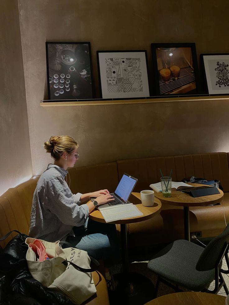 leoninethings's tweet photo. Studying is a privilege https://t.co/paEluo2Qm1