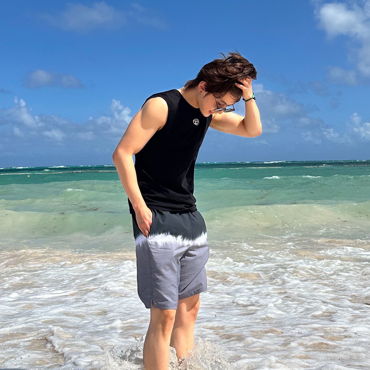 teddyguardangel's tweet image. ….dear god someone check on his harem