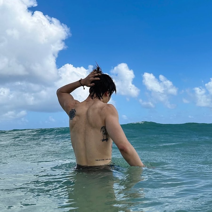 teddyguardangel's tweet image. ….dear god someone check on his harem