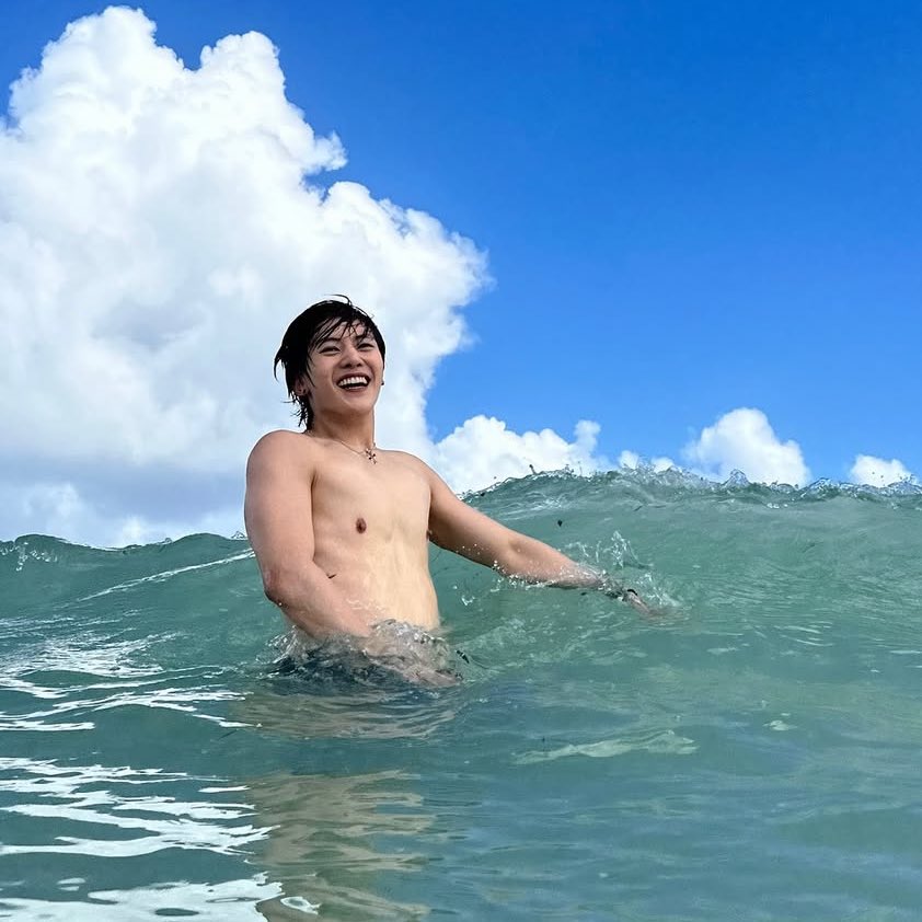 teddyguardangel's tweet image. ….dear god someone check on his harem