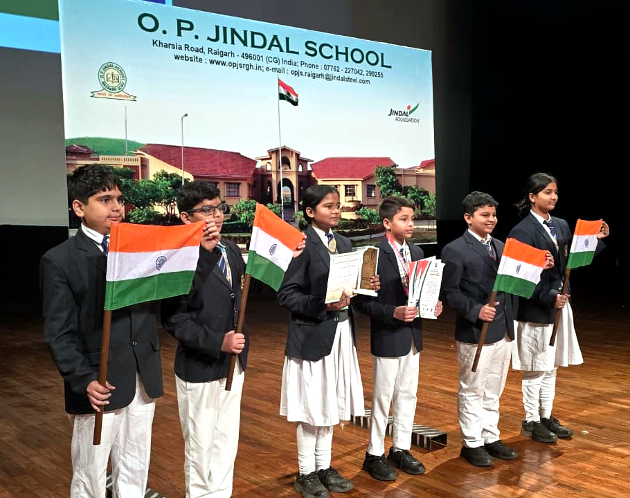 opjsrgh's tweet photo. #HarGharTiranga 
#HarDinTiranga
The national flag is not a symbol but a living spirit of Indian people. Students &amp; staff @opjsrgh in association with @FFOIndia salute our Tricolour and Netaji Subhash Chandra Bose Ji on his birth anniversary. @JindalFndn https://t.co/RUbcOlsafu