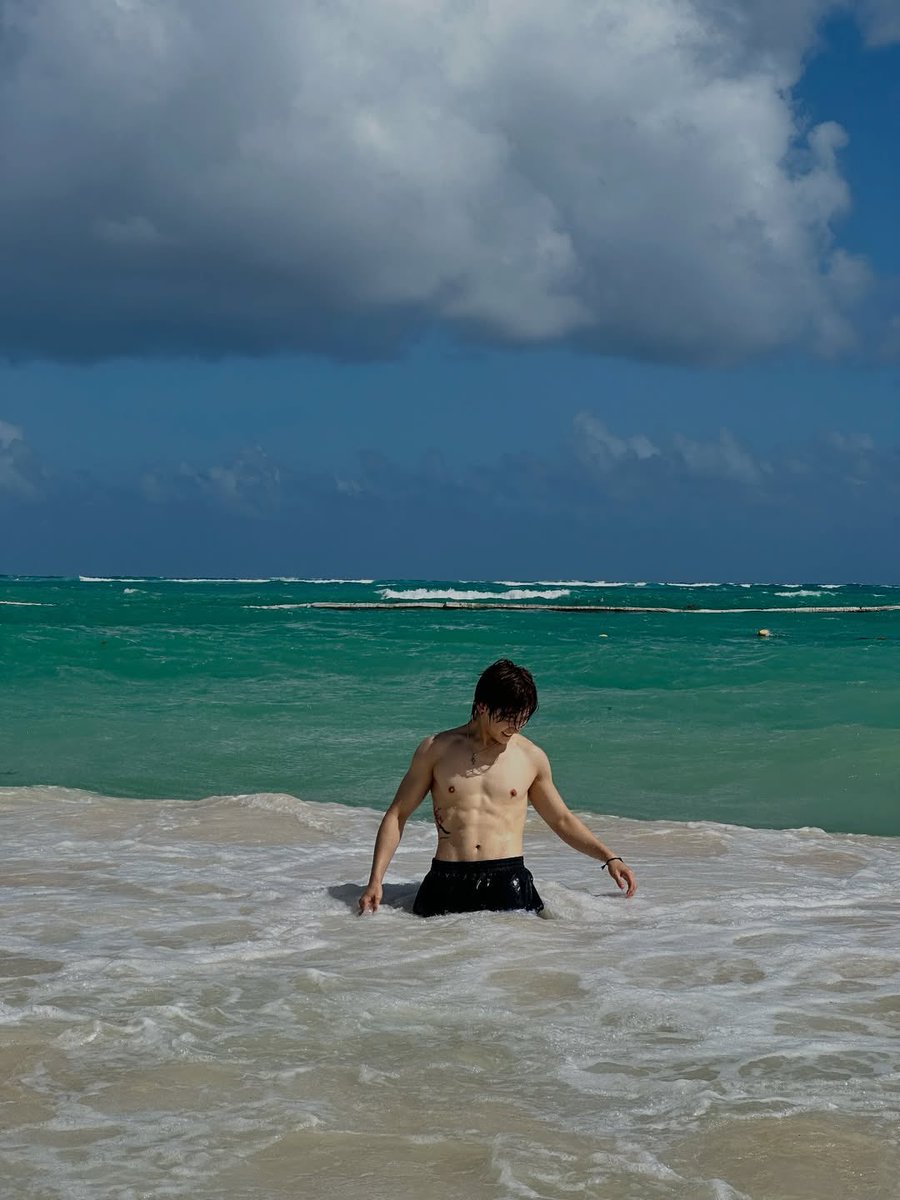 myseokryudan's tweet image. SHIRTLESS MATTHEW BEACH PICS ???