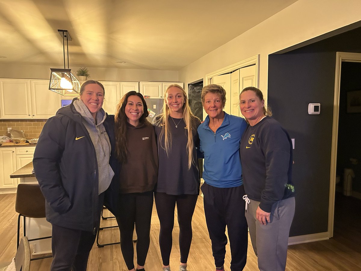 Bonnie Tholl tweet media