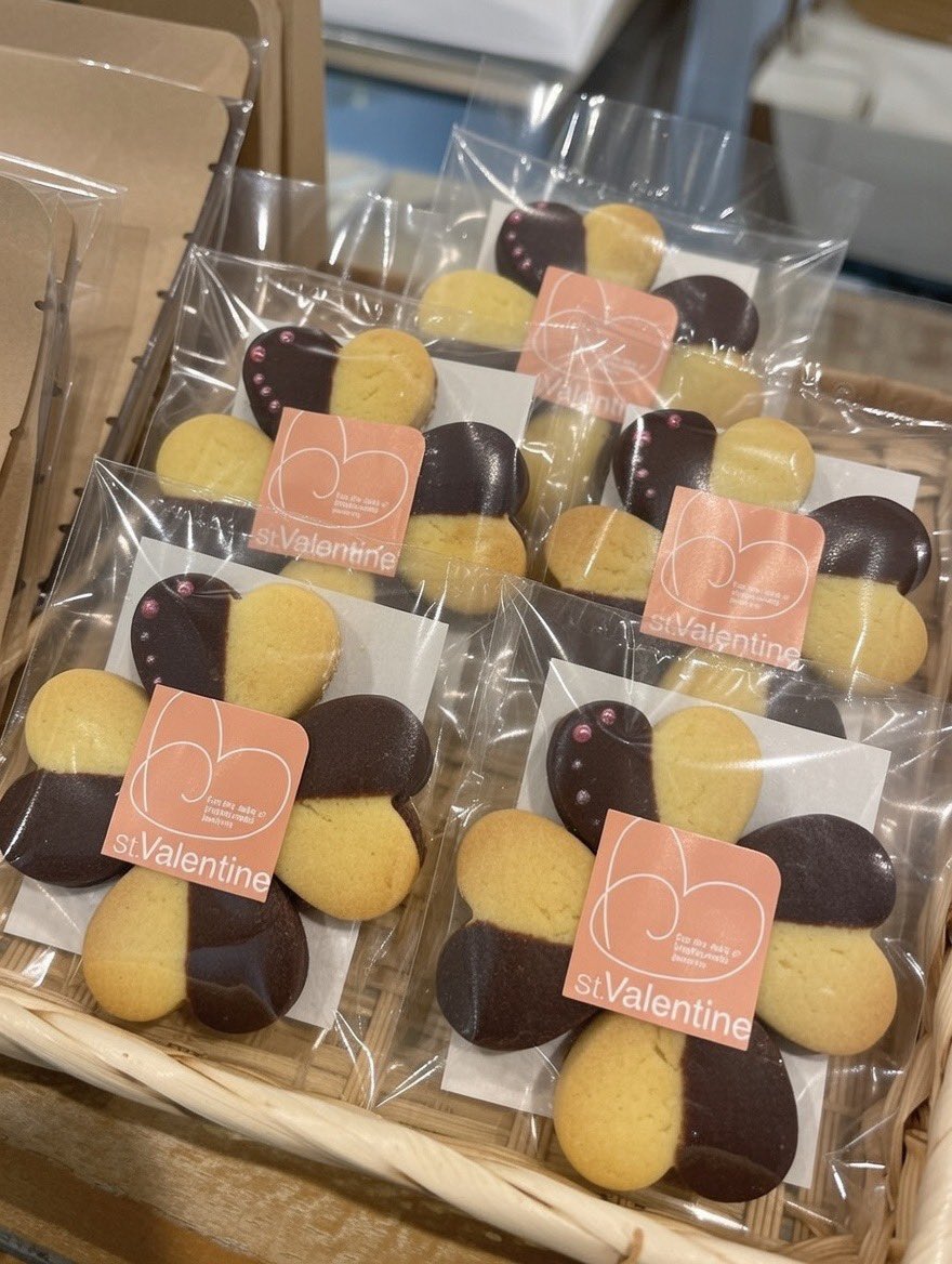 ameya_coffee's tweet photo. BOXCOFFEE泉店ではバレンタインにぴったりなクッキーとドリップ珈琲を販売しております🍪☕️
自分へのご褒美に、大切な方への贈り物へご利用いかがでしょうか🎁
#BOXCOFFEE
#バレンタイン
#クッキー
#アメヤ珈琲
#珈琲 https://t.co/f3YKMpV9SS